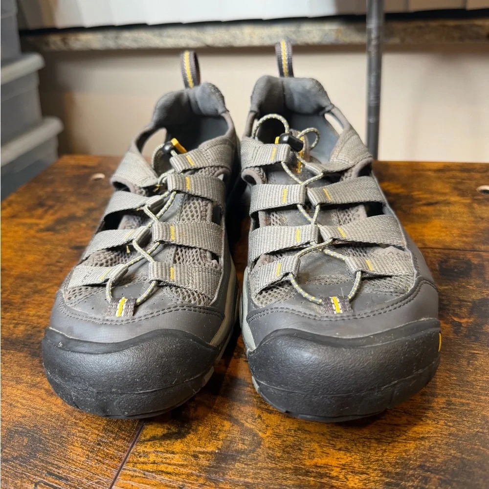 KEEN Men's Outdoor Sandals Grey Bumper Toe Bungee Cinch Lacing Size 9.5